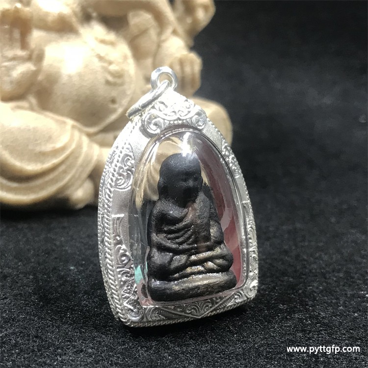 龙婆银 2538年爆枪财佛自身佛牌
