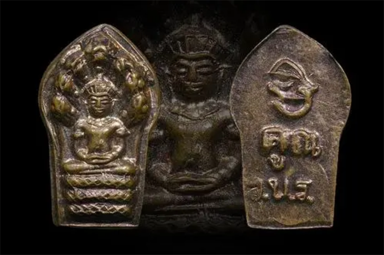泰国燕通佛牌：佛教信仰的神奇护身符