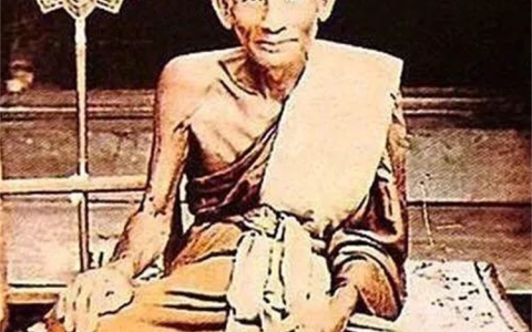 龙婆蜀，泰国九大圣僧之一，被誉为“法术**” 传奇神迹