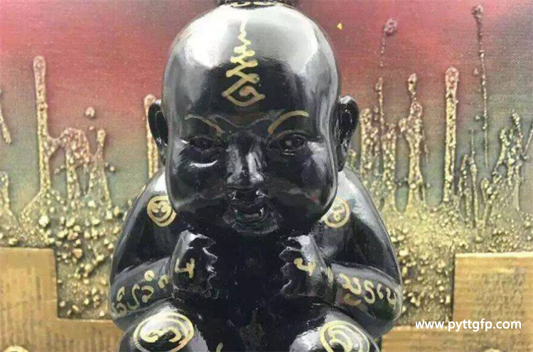 泰国佛牌高僧古巴潘讲：养小鬼与古曼童的真实区别有不同之处。