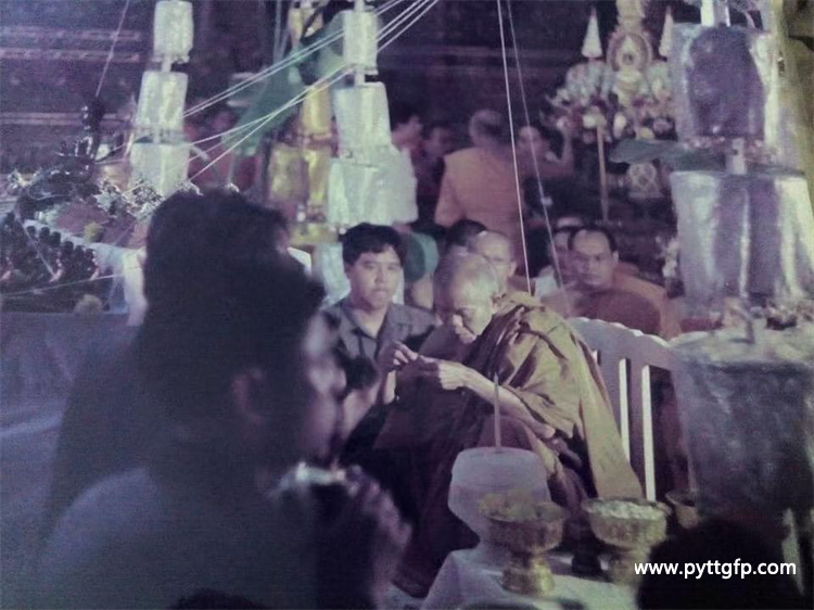 泰国骷髅佛牌-泰国骷髅佛牌叫什么名字：泰国骷髅佛牌：神秘护身符
